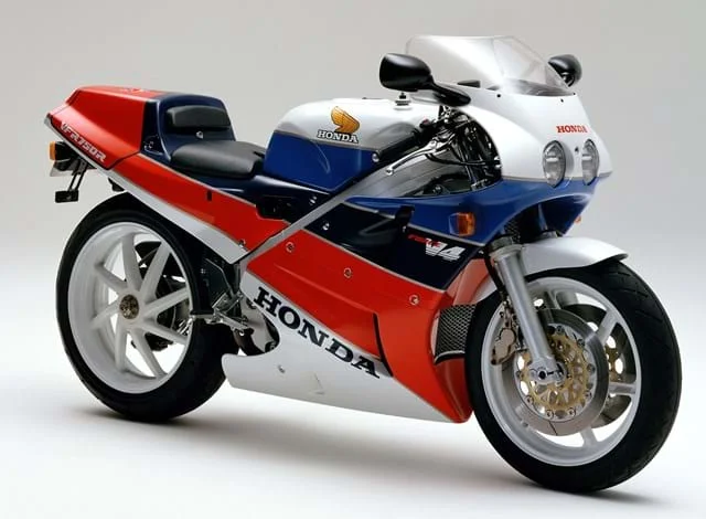 Honda VFR 750 R - RC 30