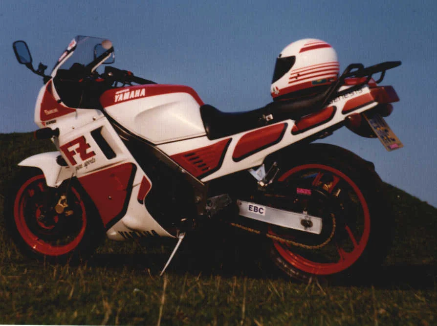 Yamaha FZ 750