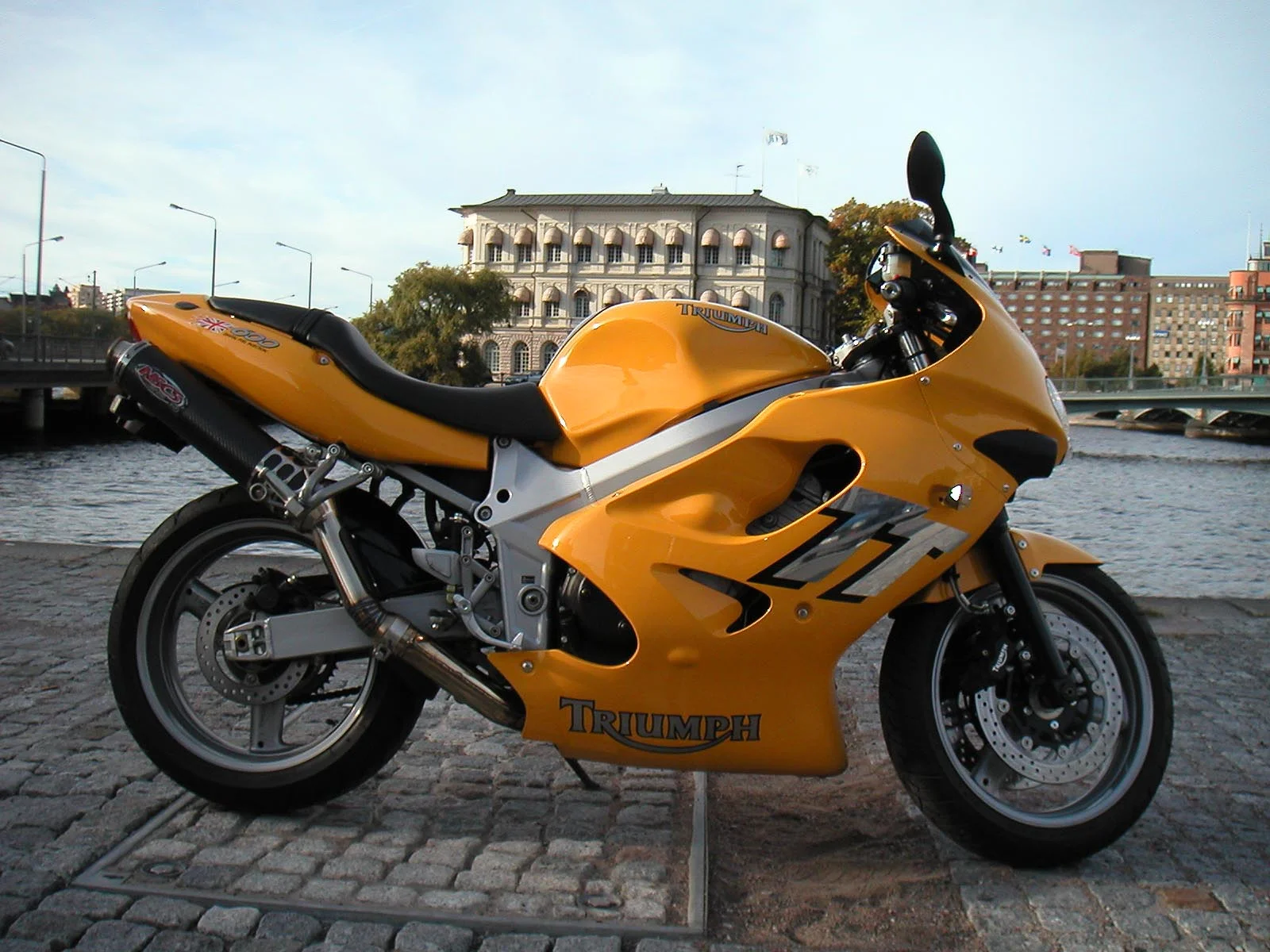 Triumph TT 600