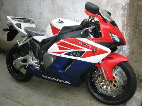 Honda CBR 1000 RR 2004