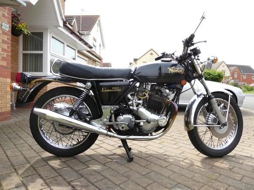 Norton Commando 750 Roadster