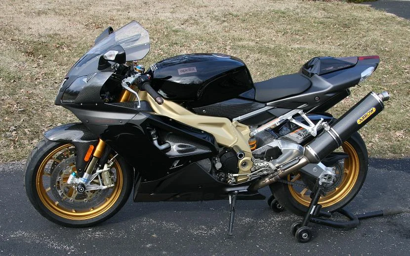 Aprilia RSV 1000R Factory
