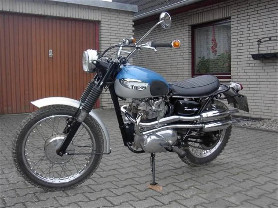 Triumph T100C