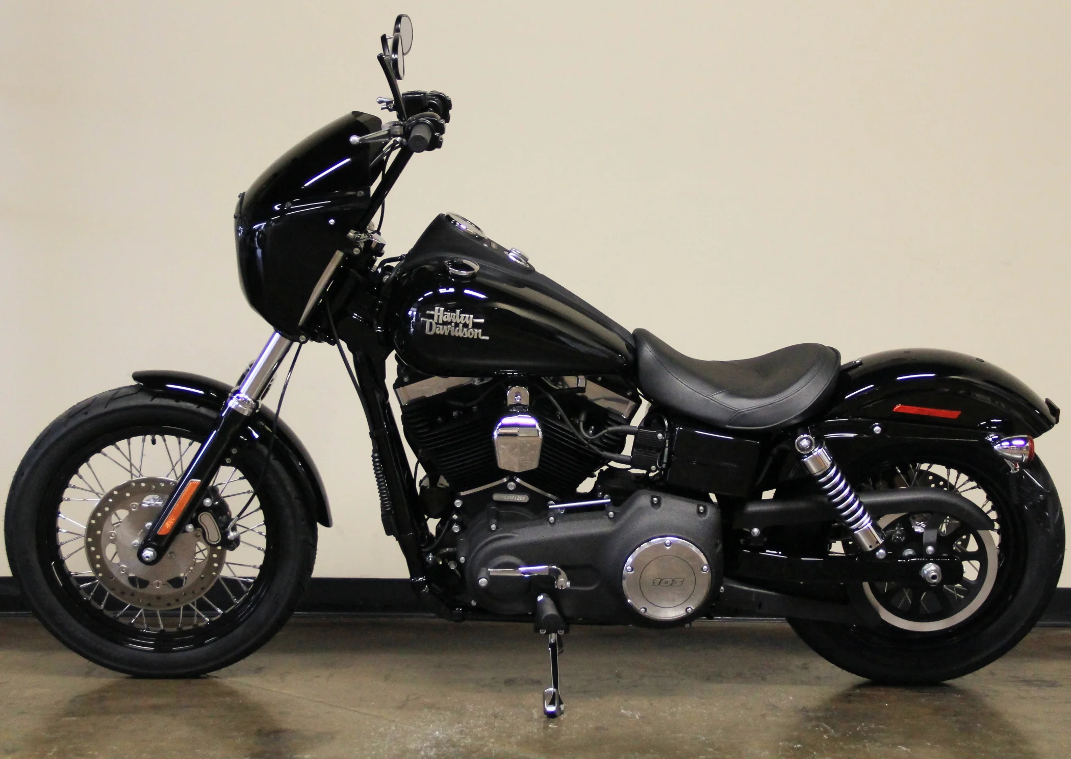 Harley-Davidson Street Bob Dark Custom