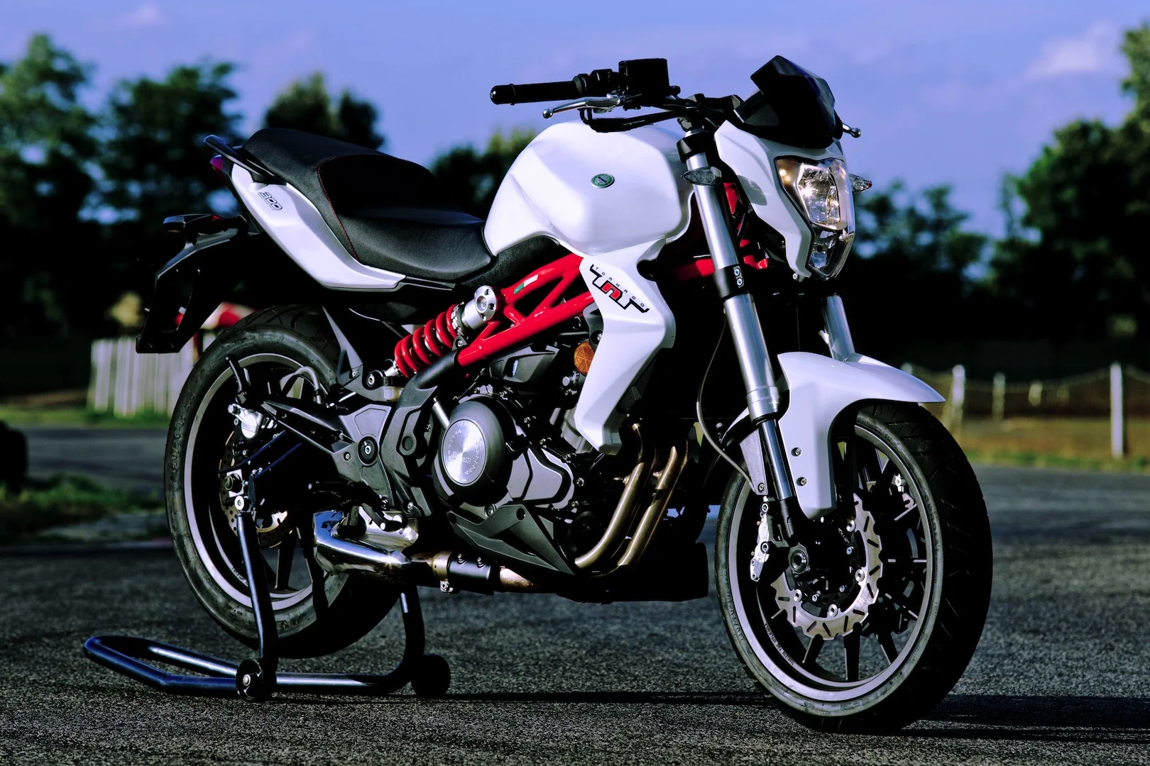 Benelli TNT 300