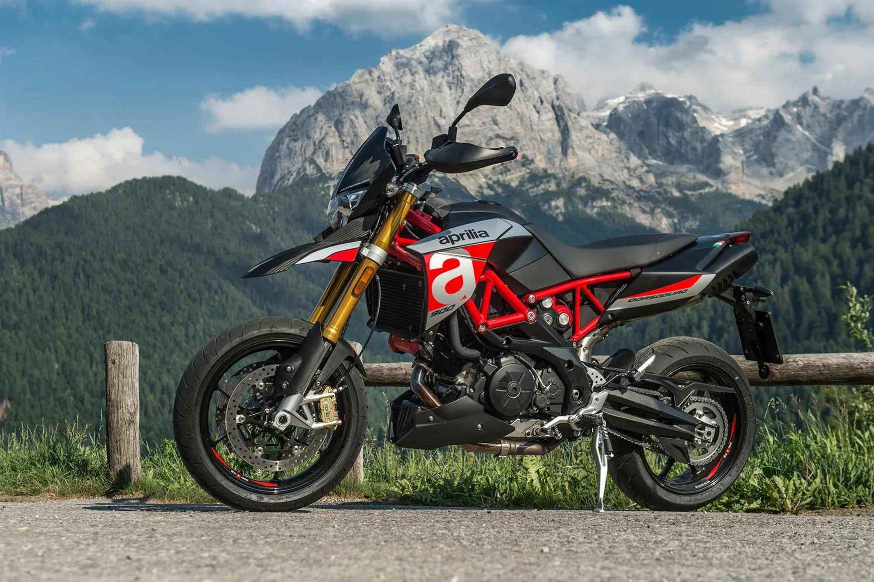Aprilia Dorsoduro 900
