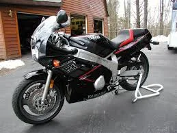 Yamaha FZR 600 (reduced effect #2) 1989