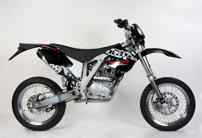 AJP PR4 200 SM 2010