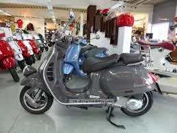 Vespa LXV Vie Della Moda