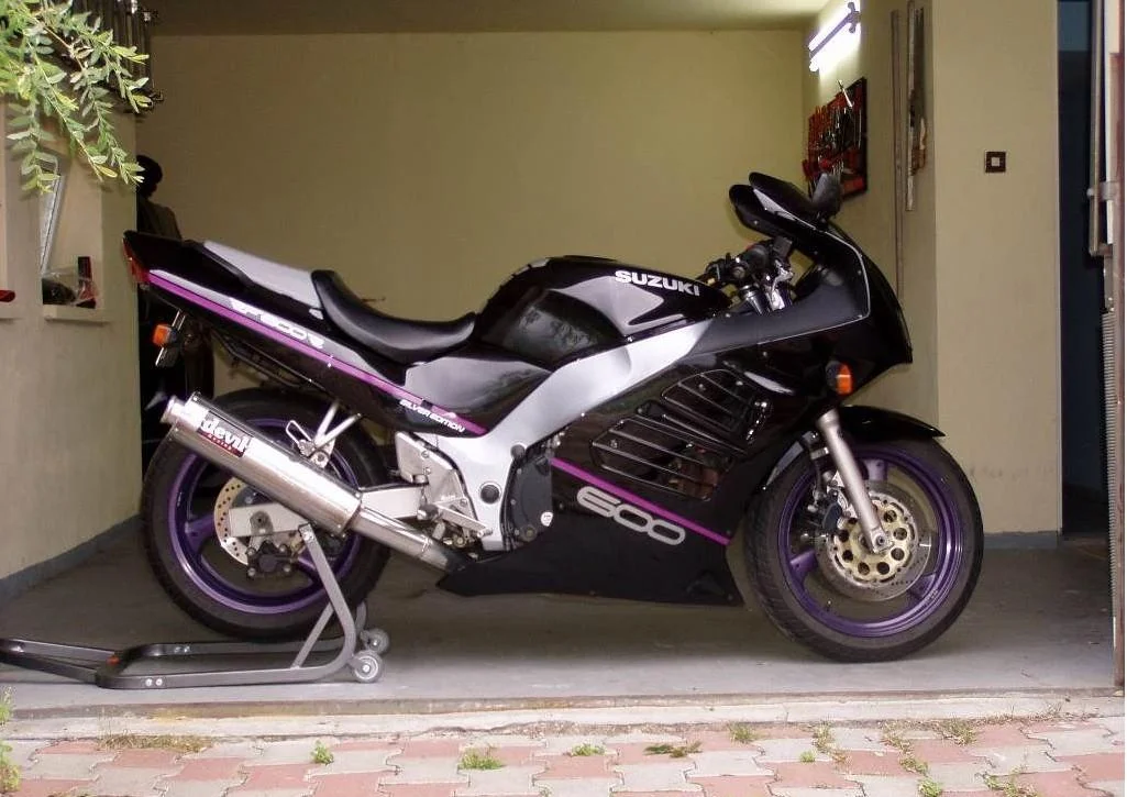 Suzuki RF 600 R