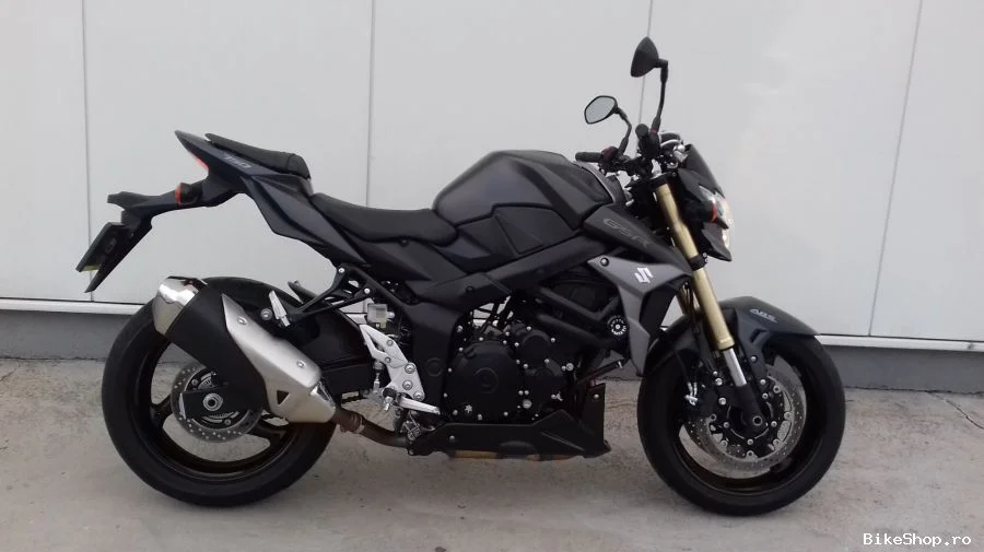 Suzuki GSR 750
