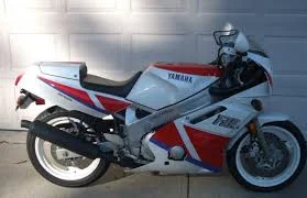 Yamaha FZR 600 (reduced effect #2)
