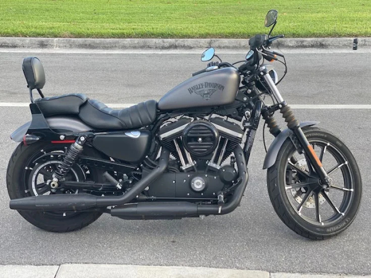 Harley-Davidson Sportster Iron 883 Dark Custom