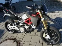 Aprilia Dorsoduro 750 Factory