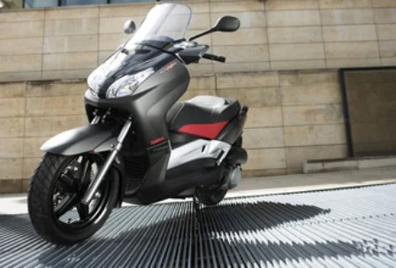 Yamaha Black X-Max 125