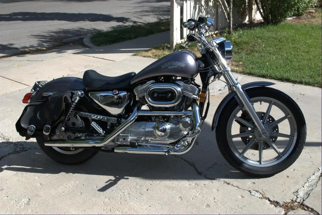 Harley-Davidson 883 Sportster Hugger
