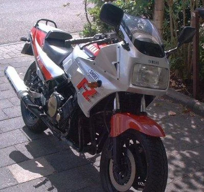 Yamaha FZ 750