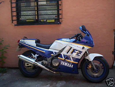 Yamaha FZ 750