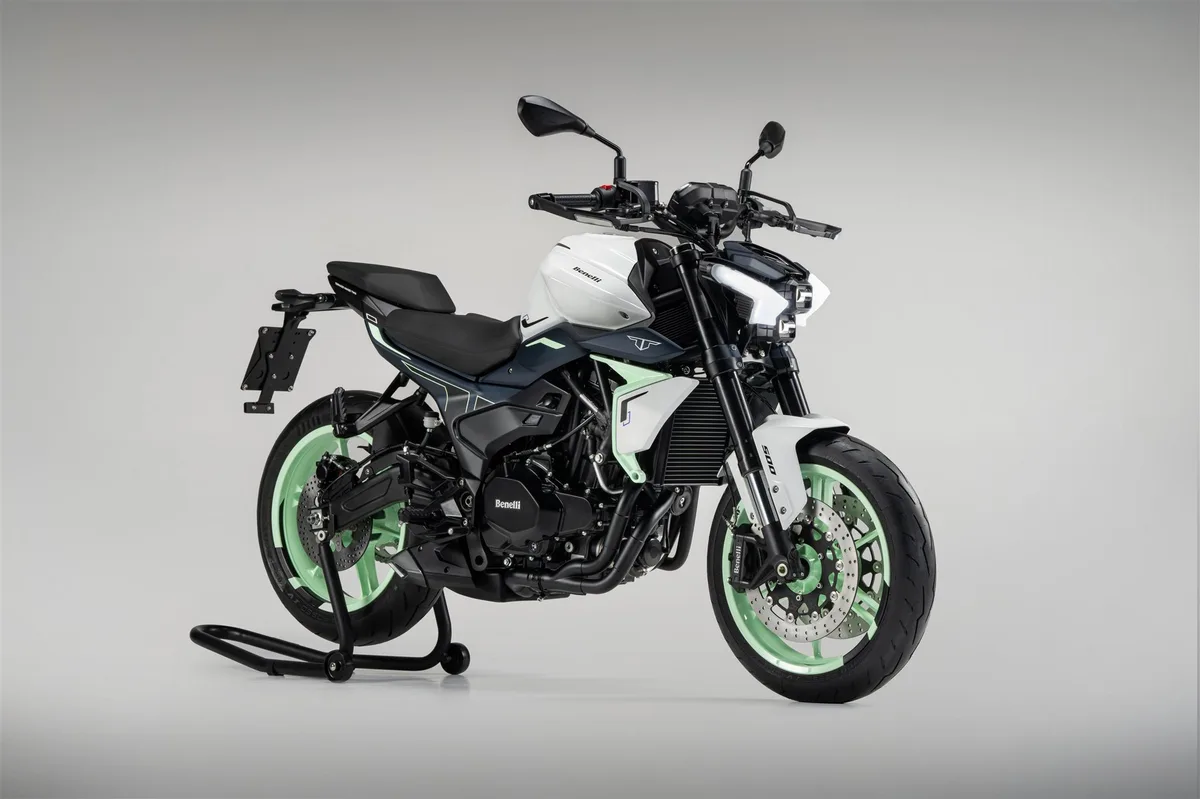Benelli Naked Twin 500 