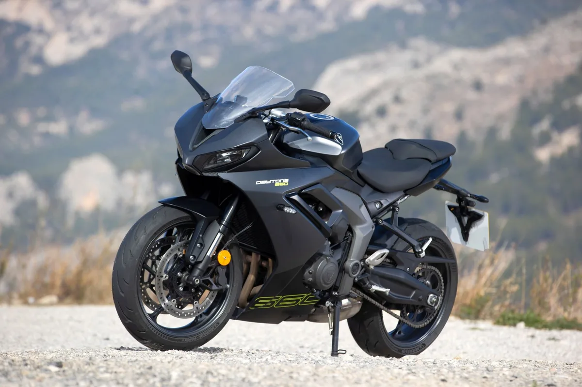 Triumph 660 