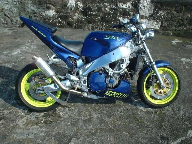 Yamaha FZR