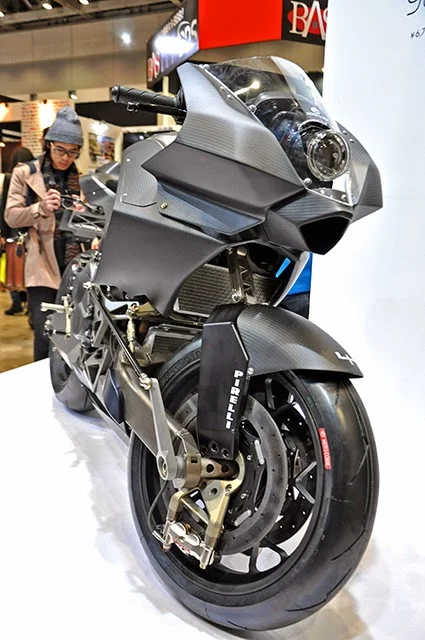 Vyrus 986 M2 Street
