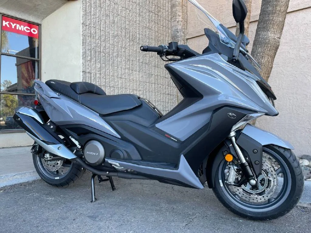 Kymco AK 550