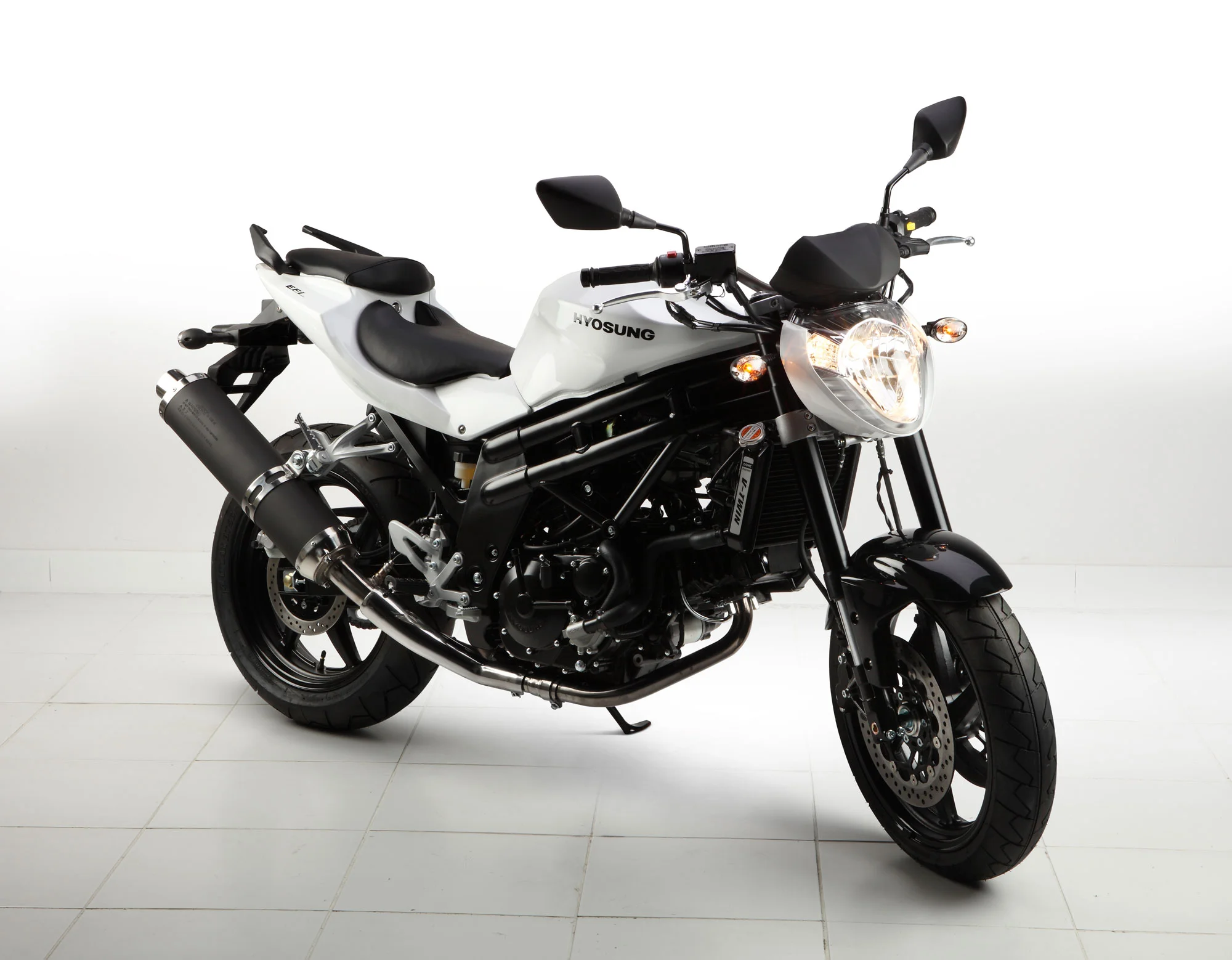 Hyosung GT 650i Naked