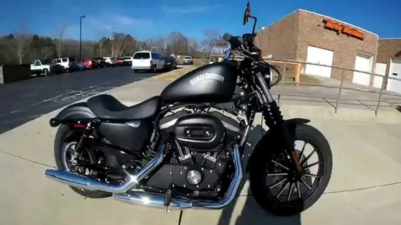 Harley-Davidson Sportster Iron 883 Dark Custom