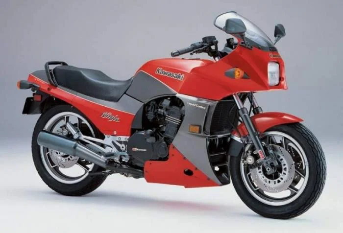 Kawasaki GPZ 900 R