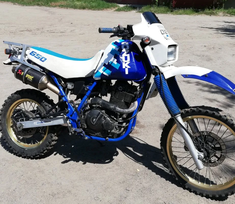 Suzuki DR 650 R Dakar (reduced effect)