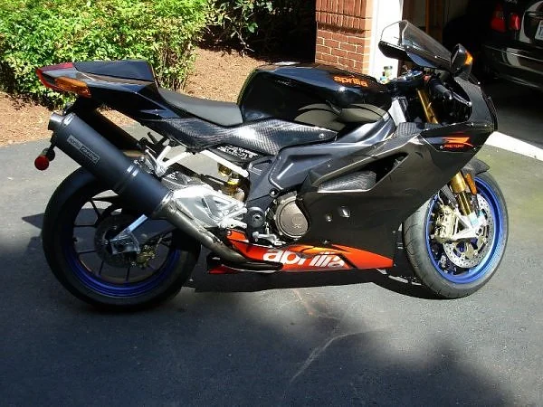Aprilia RSV 1000 R