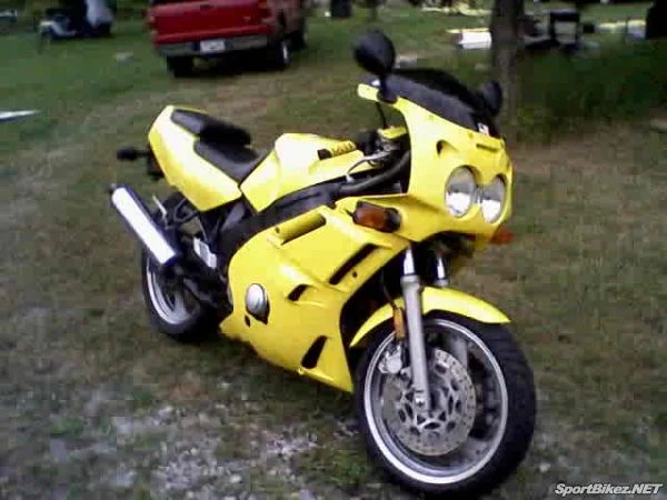 Yamaha FZR 600