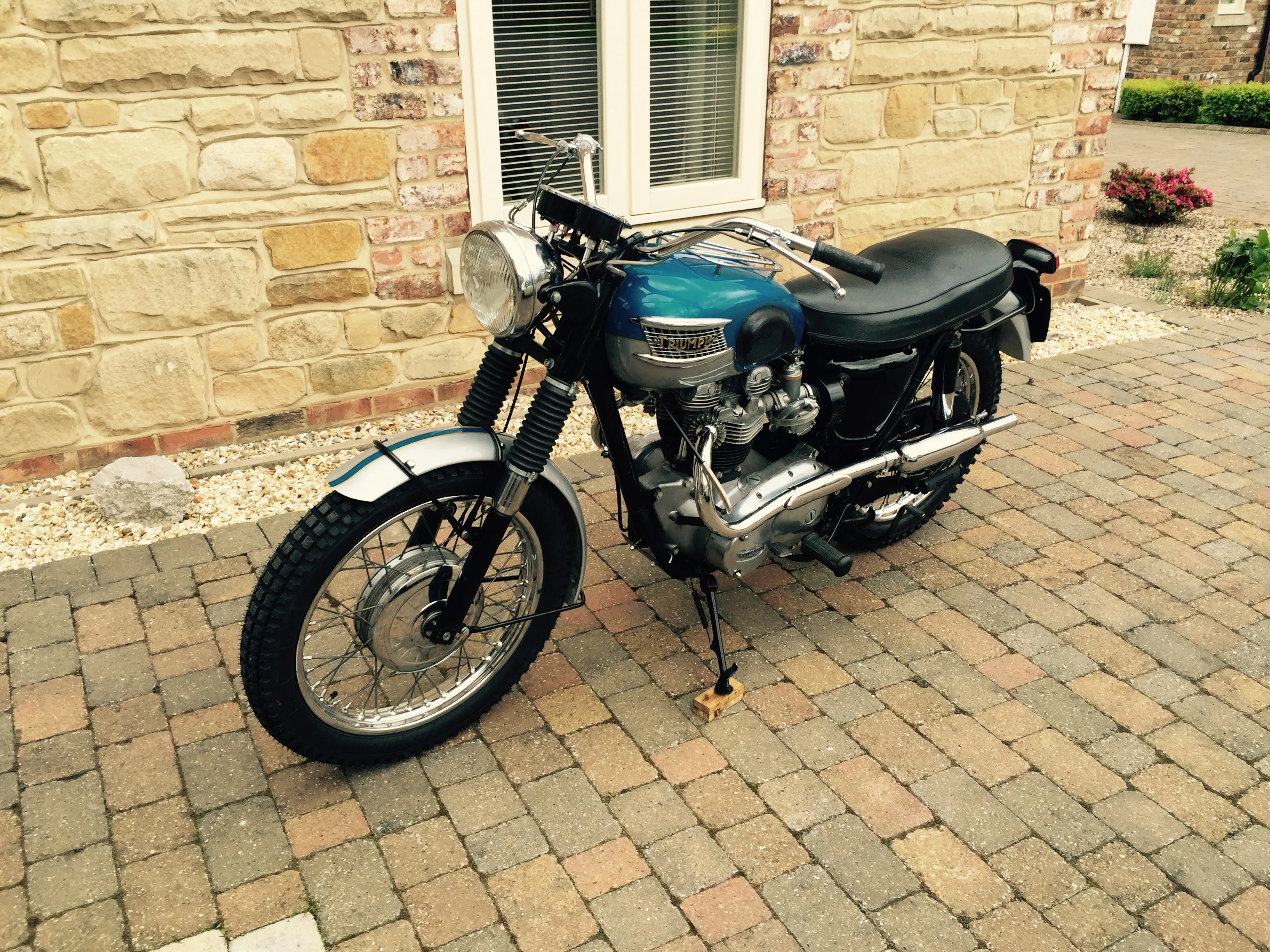 Triumph Bonneville T120C Street Scrambler