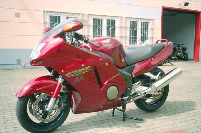 Honda CBR 1100 XX Super Blackbird 2000