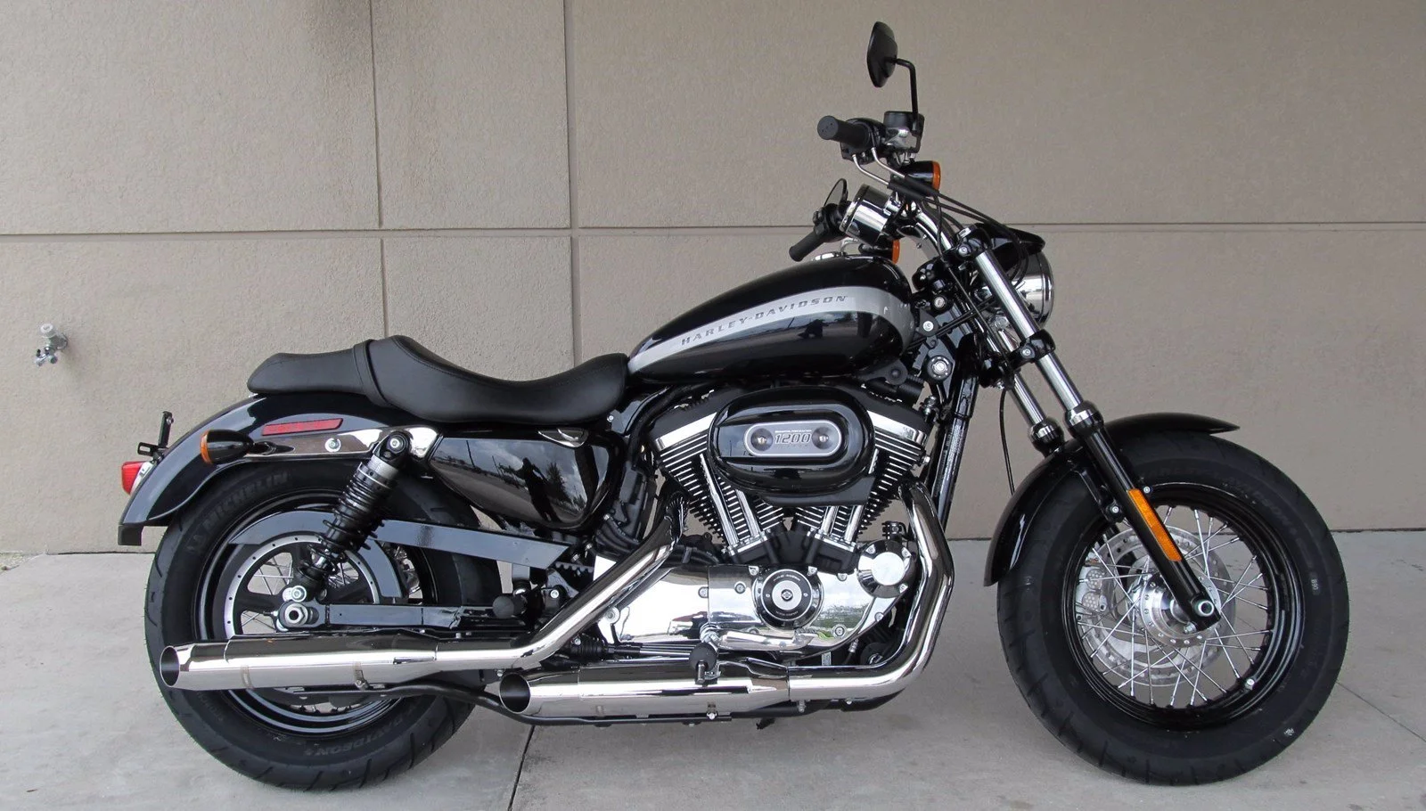 Harley-Davidson Sportster 1200 Custom