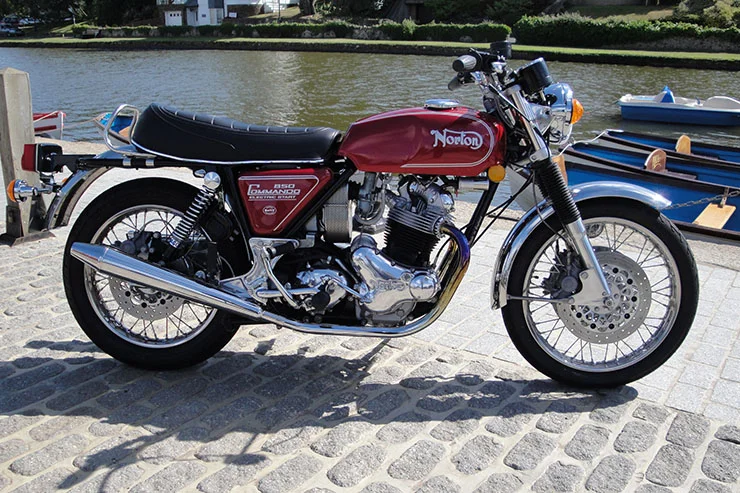 Norton Commando 850 Roadster