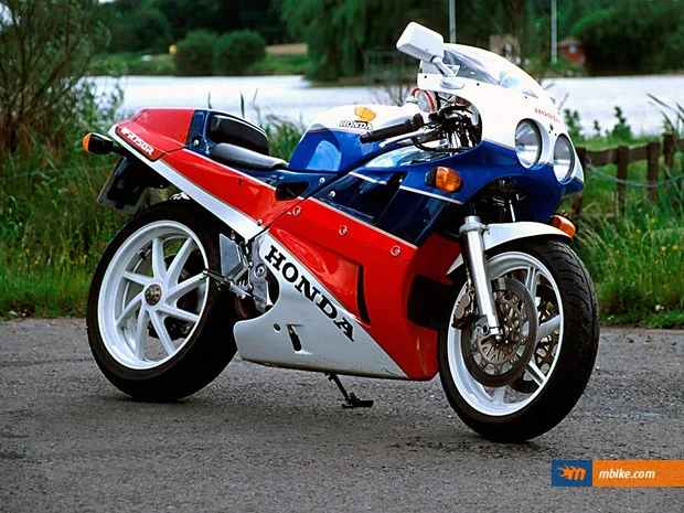 Honda VFR 750 R - RC 30