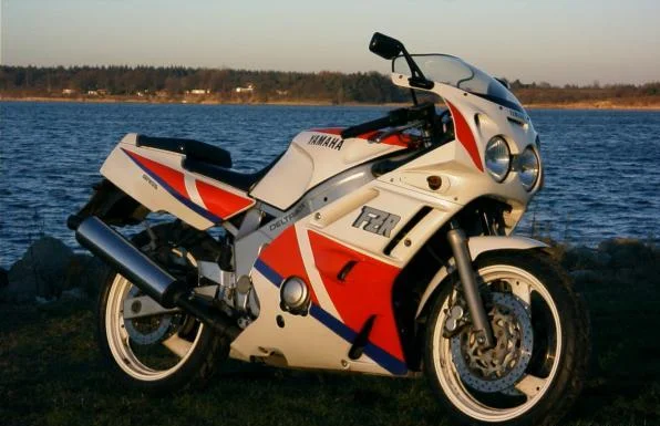 Yamaha FZR 600
