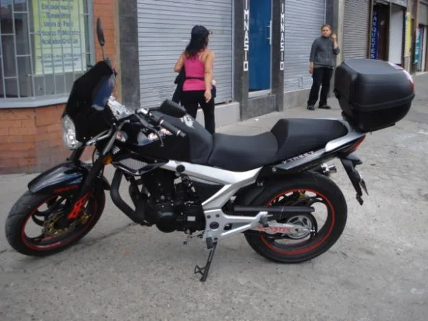 UM Xtreet 200