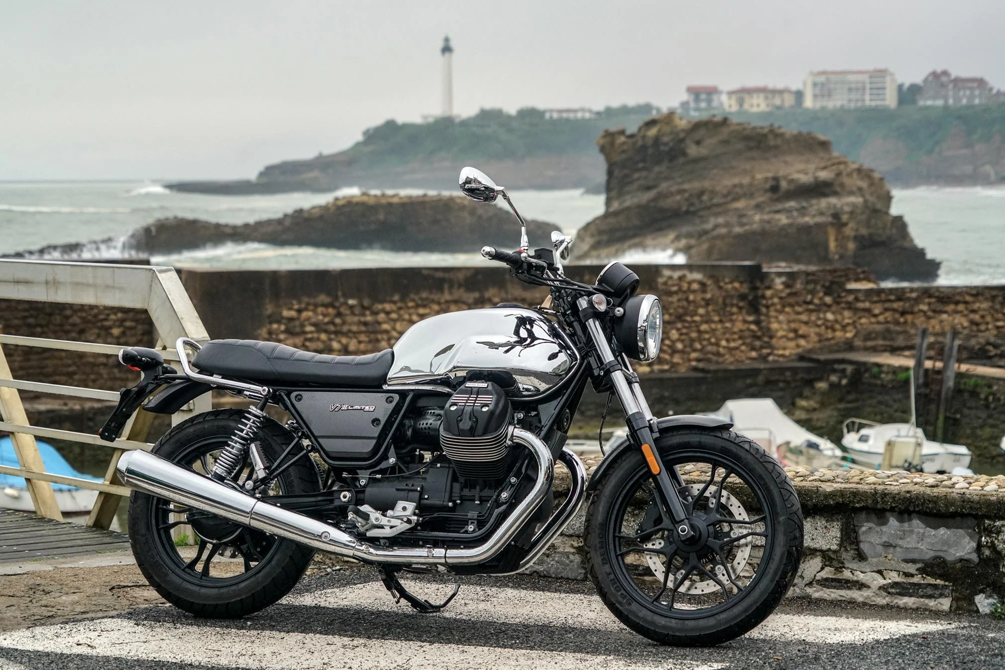 Moto Guzzi V7 III Carbon Shine 2019