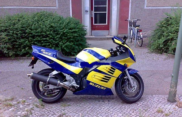 Suzuki RF 900 R