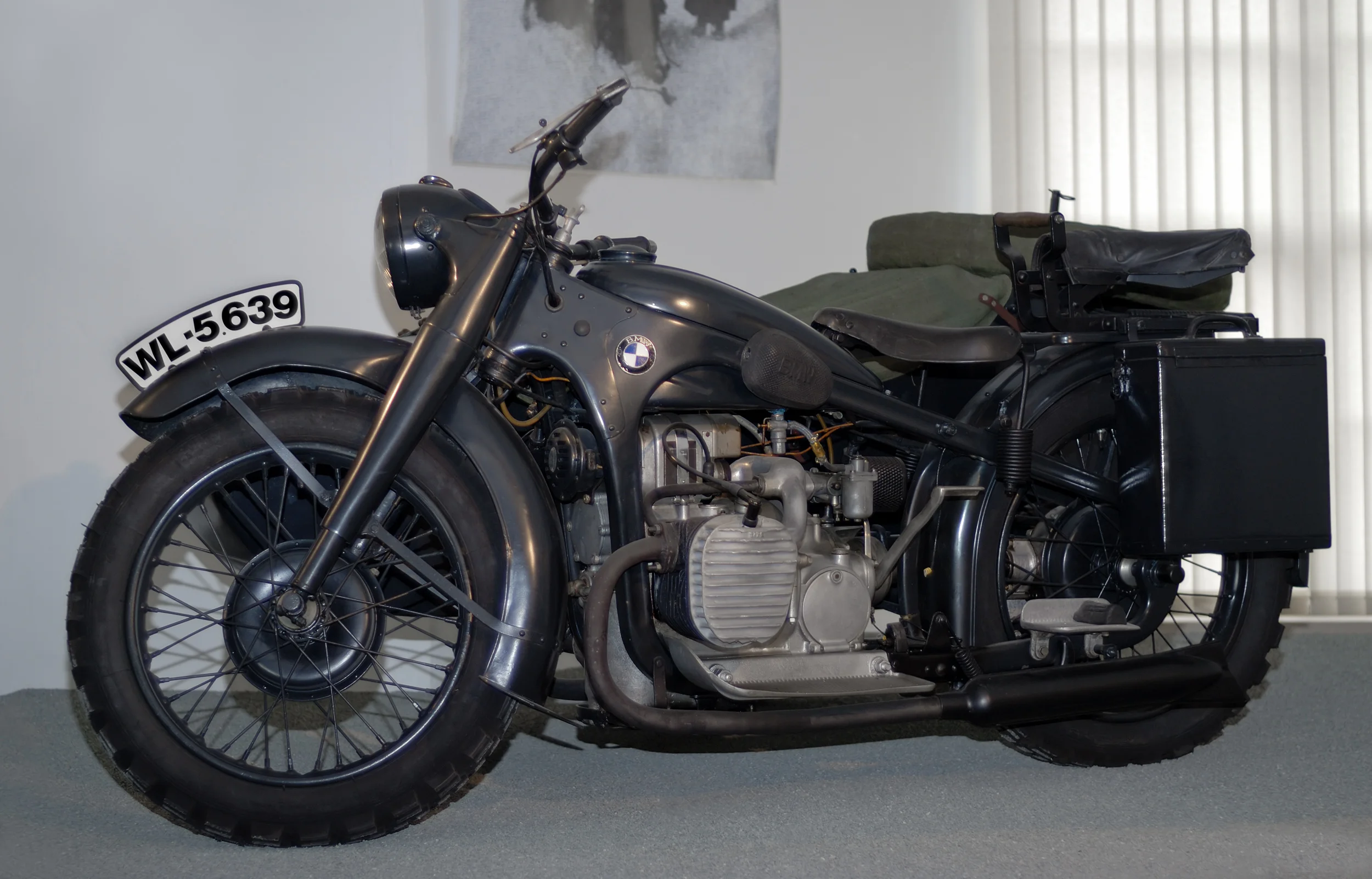 BMW R12 Twin carb