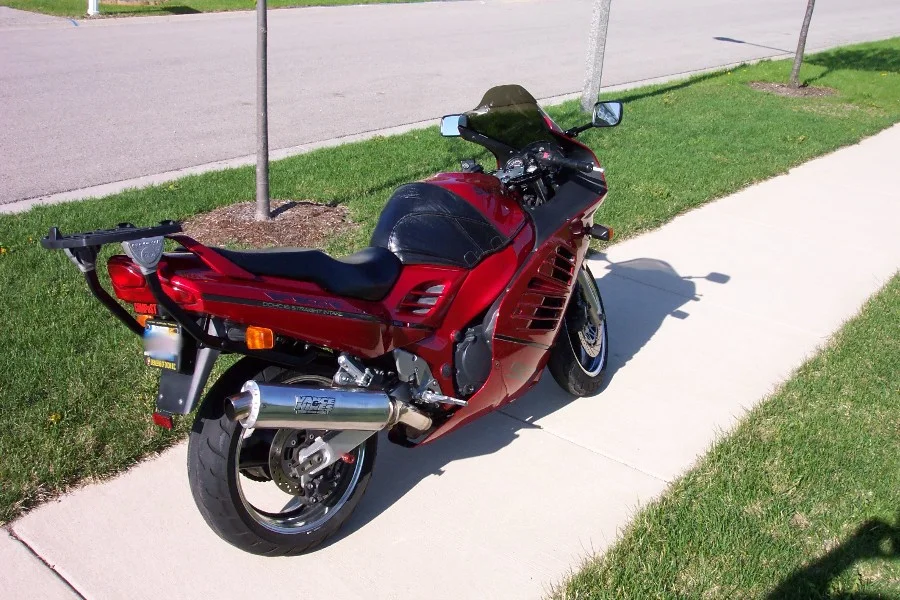 Suzuki RF 900 RS