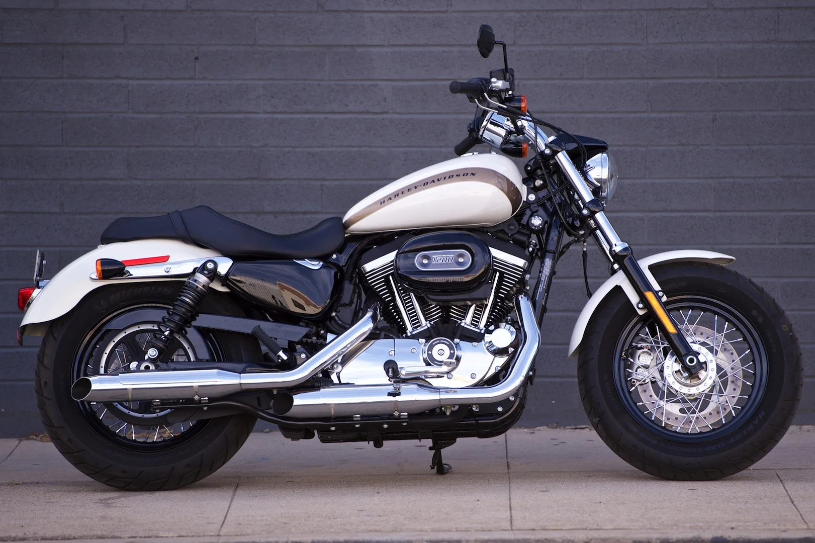 Harley-Davidson Sportster 1200 Custom