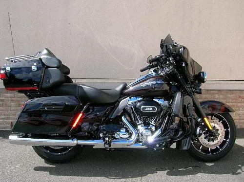Harley-Davidson FLHTCUSE CVO Ultra Classic Electra Glide Black