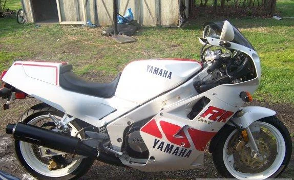 Yamaha FZR 750 R