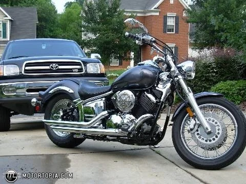 Yamaha V Star 1100 Custom
