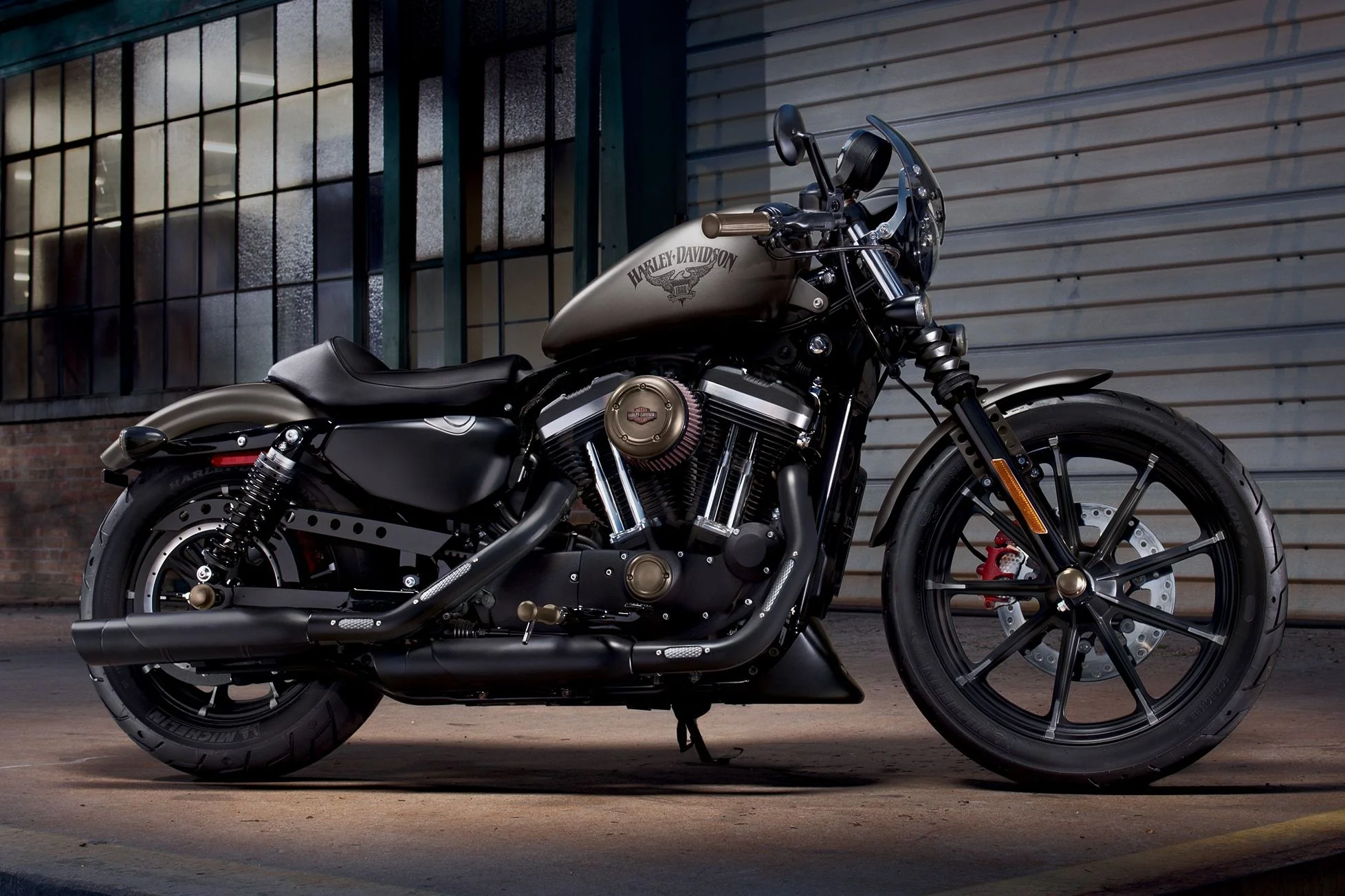 Harley-Davidson Sportster Iron 883 Dark Custom 2018