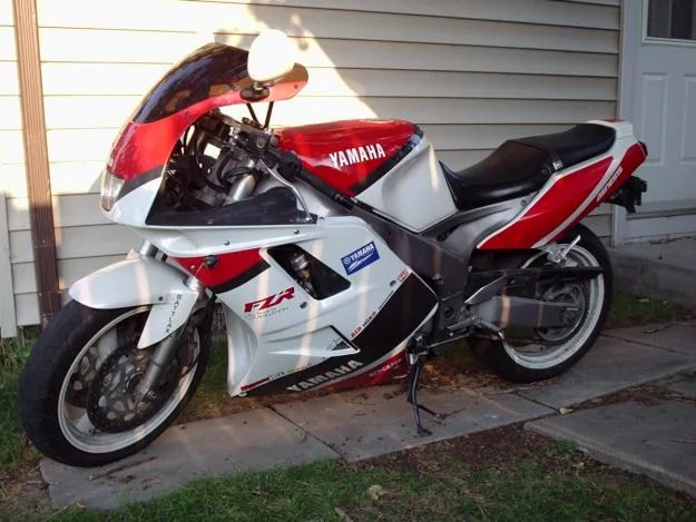 Yamaha FZR